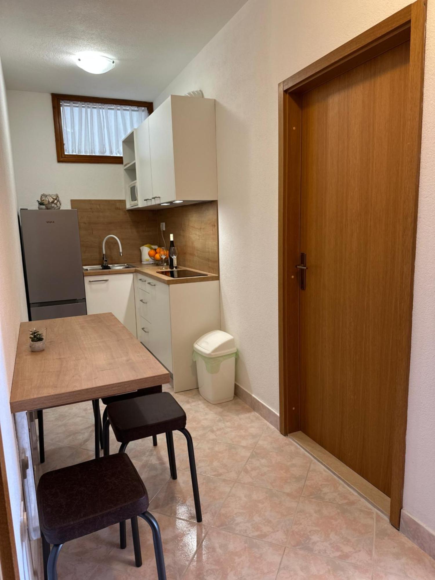 Apartmani Jurica I Ankica Brela Exterior foto